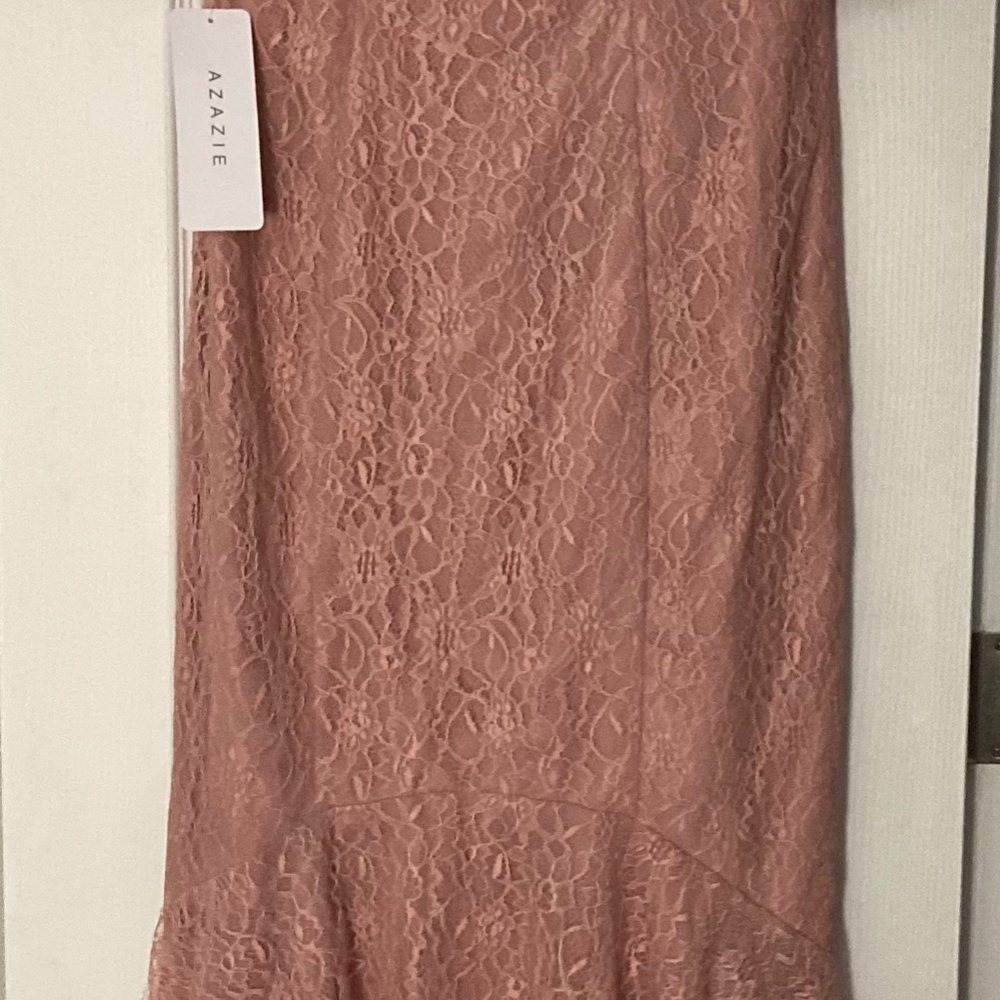 Gown - Picture 5 of 6